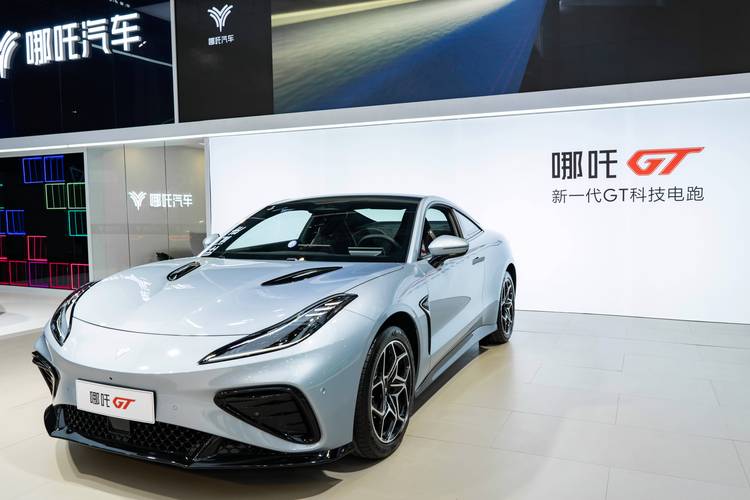 佛山236哪吒汽车在智能汽车领域的表现，领途汽车在新能源汽车市场中的影响力